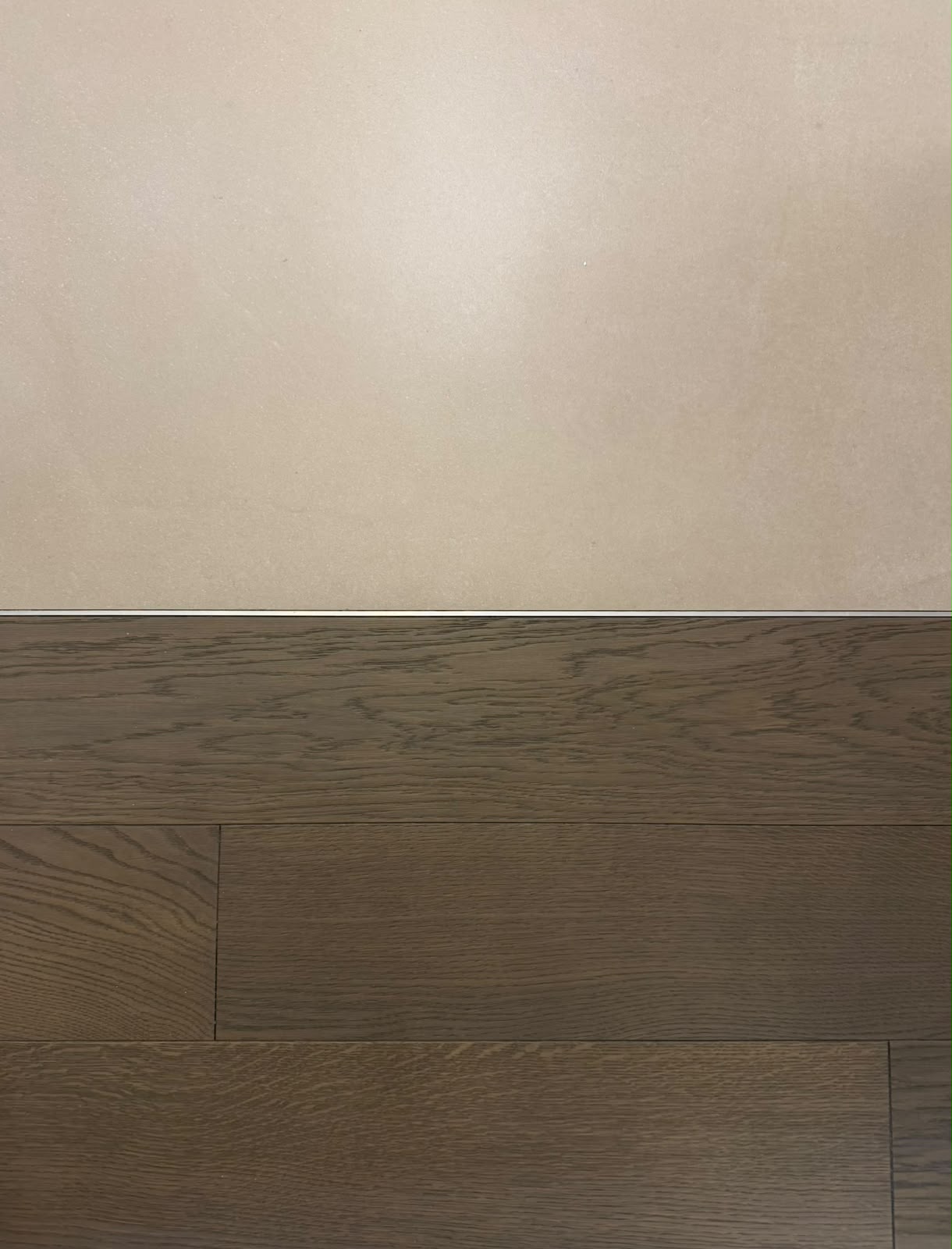Dettaglio di pavimento e boiserie