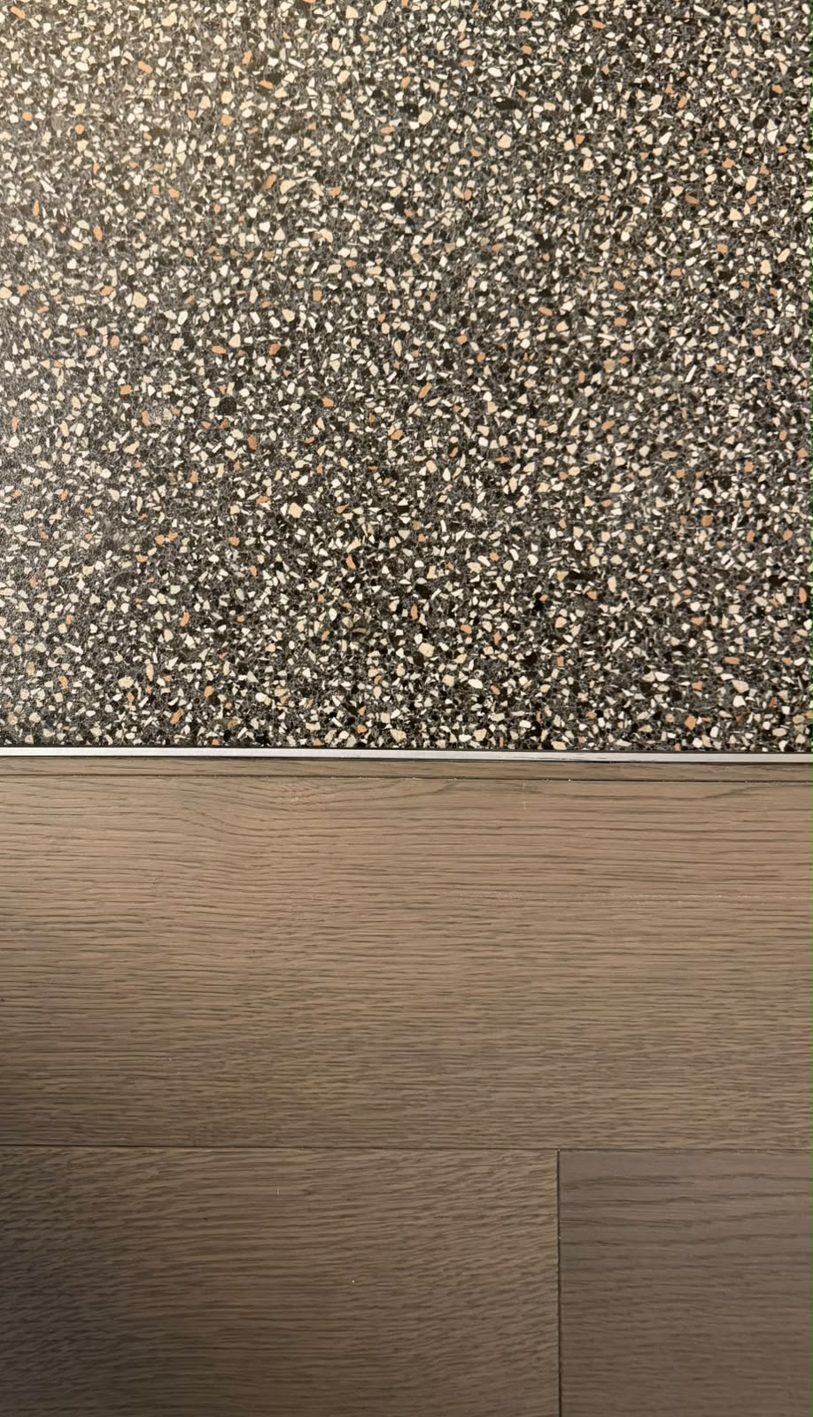 Dettaglio di graniglia e legno