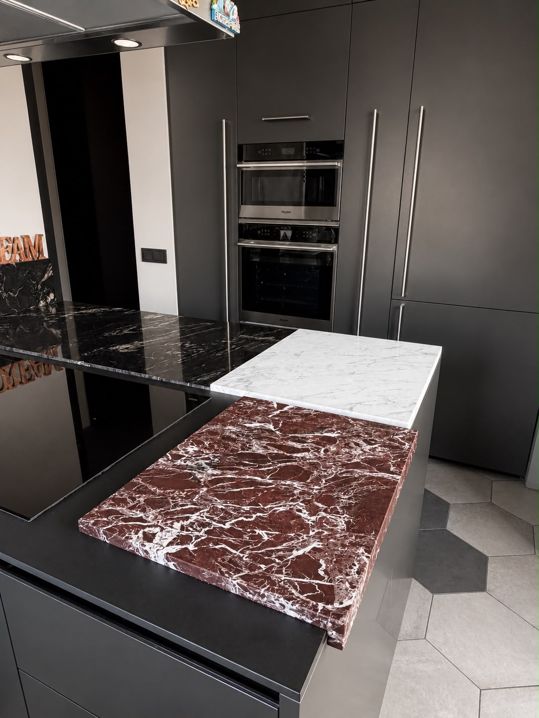 Composizione di pietre dell'isola cucina