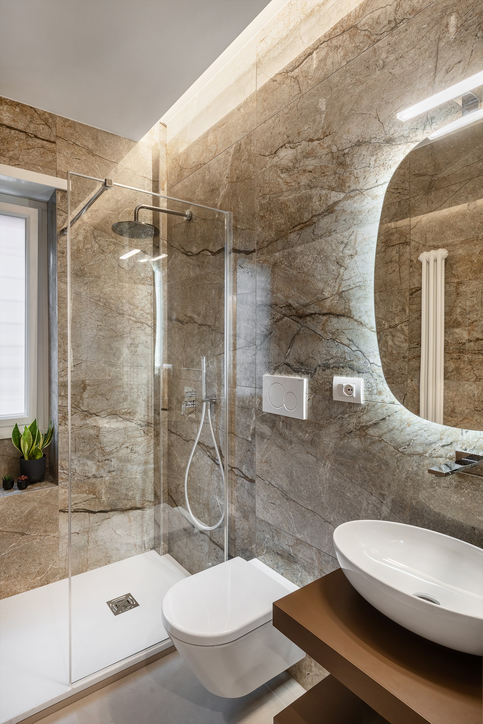 Bagno rivestito in pietra